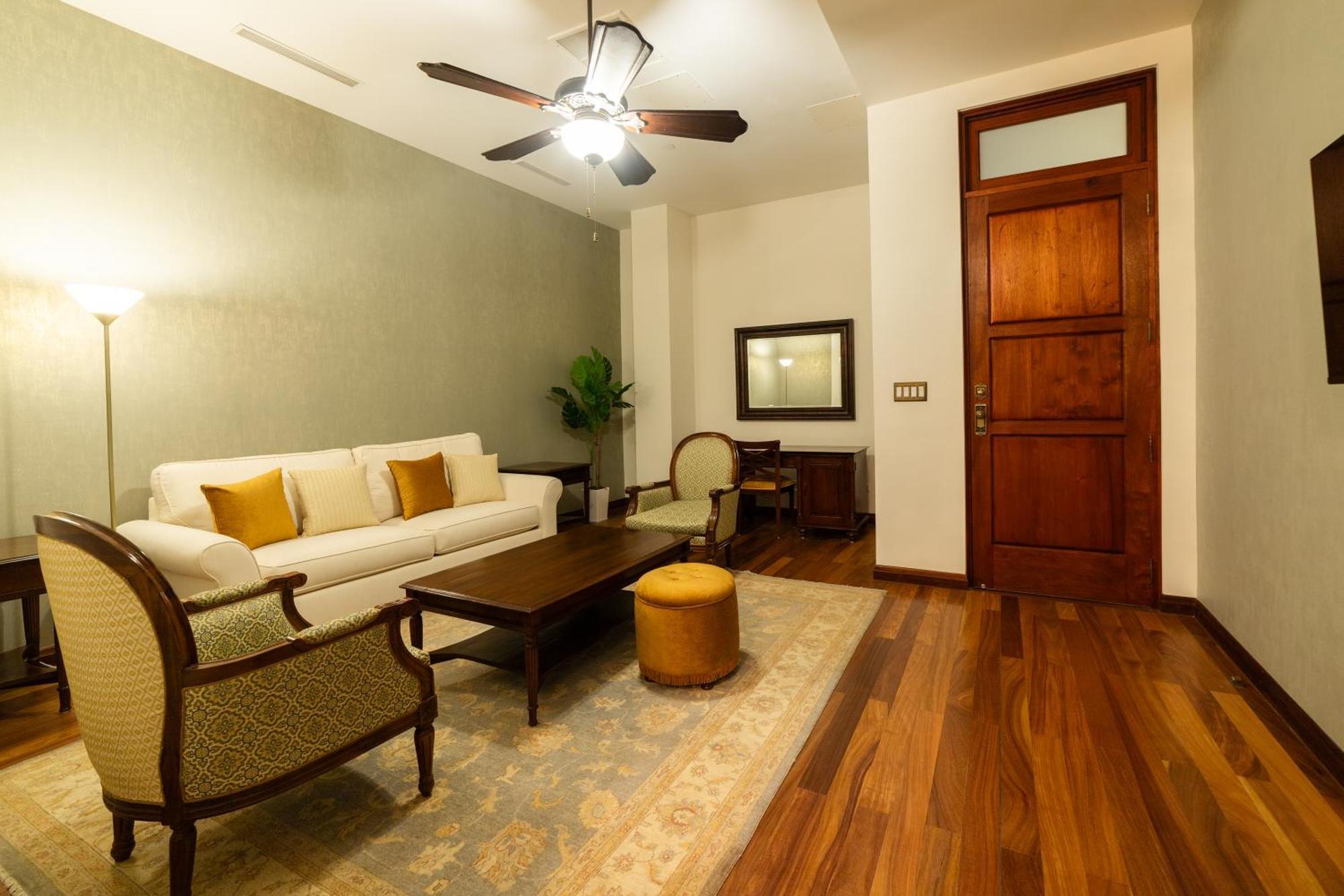 Hotel Plaza Herrera Panama-Stad Buitenkant foto